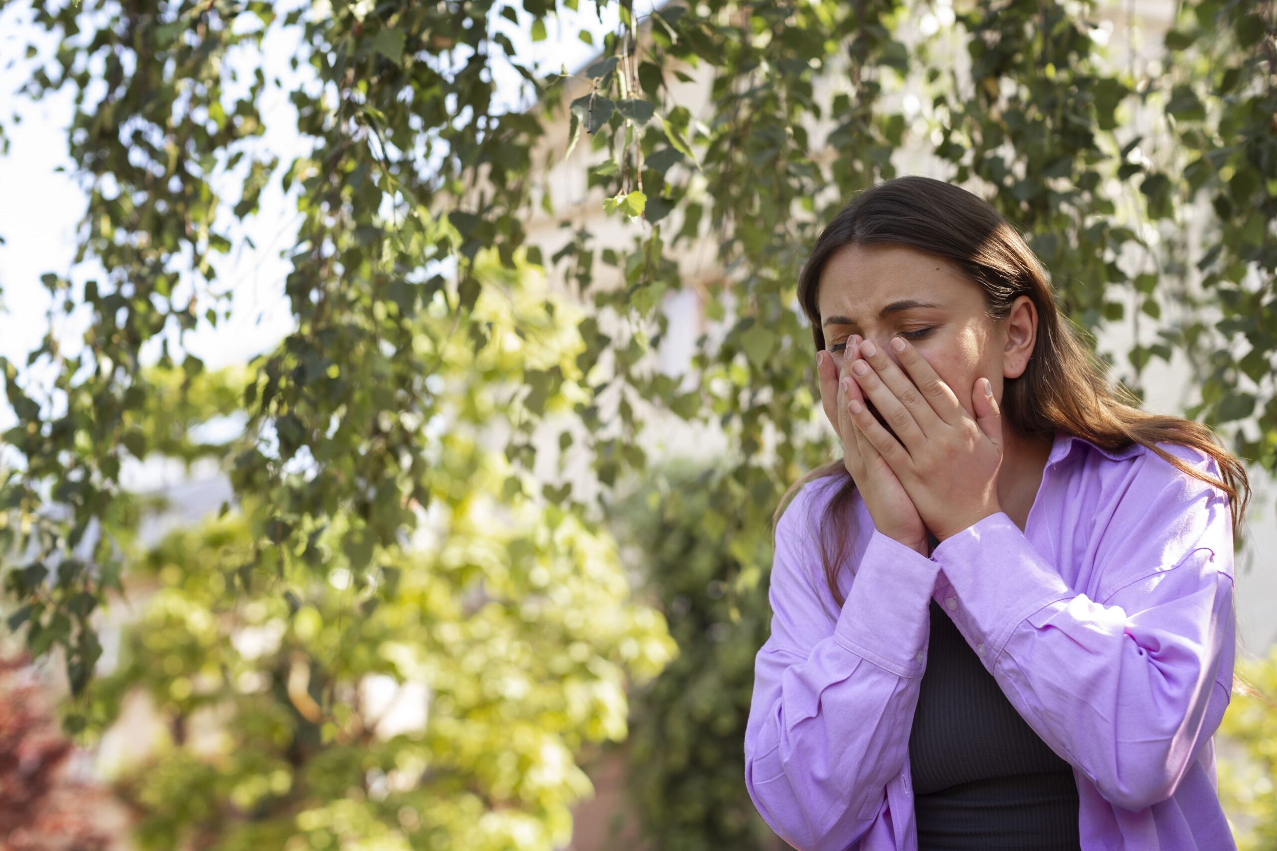 woman-suffering-from-allergies-outside (1)