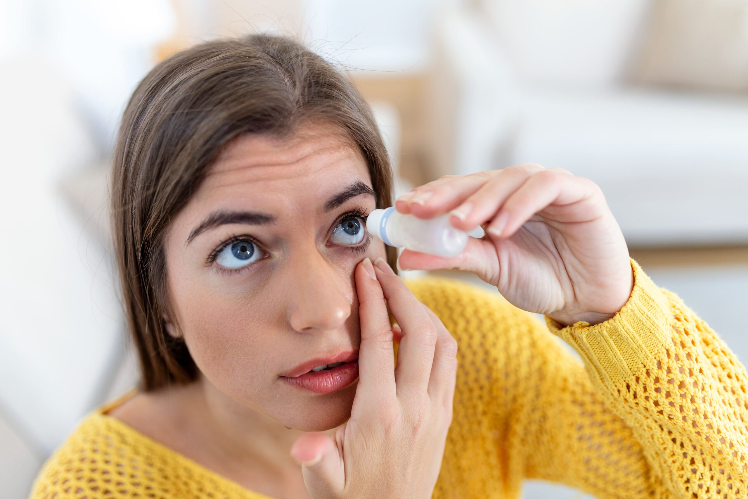 woman-using-eye-drop-woman-dropping-eye-lubricant-treat-dry-eye-allergy (1)